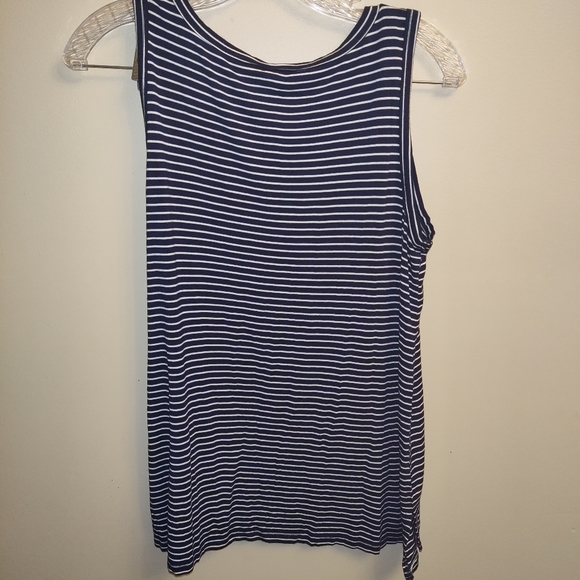 Bundle of 3 tank tops medium - Picture 7 of 10